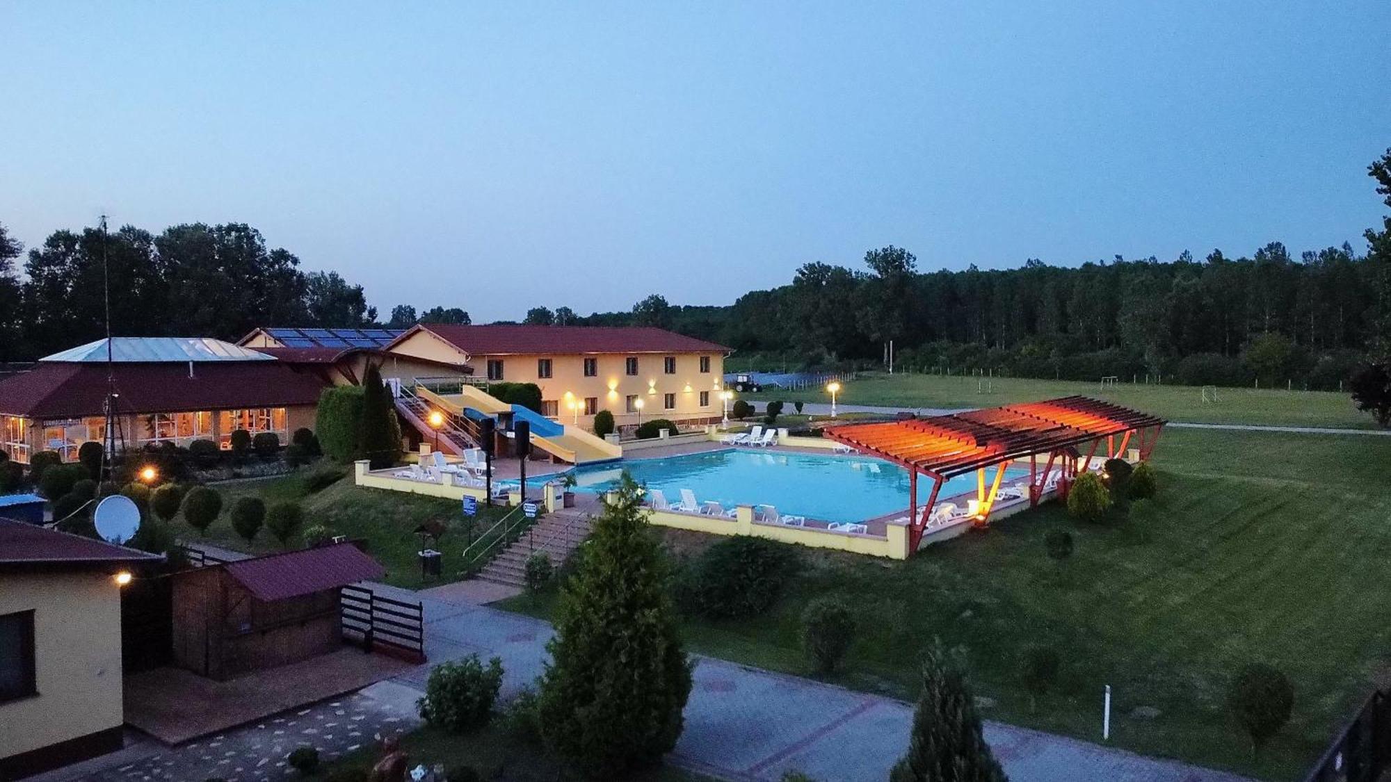 Ligetalja Termal Hotel Peneszlek Zewnętrze zdjęcie