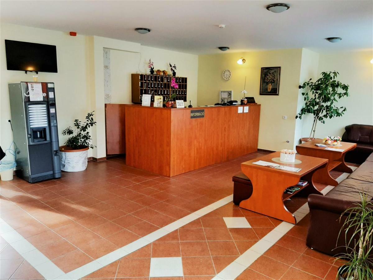 Ligetalja Termal Hotel Peneszlek Zewnętrze zdjęcie